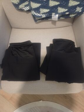 Women's Small Mandela Maternity Scrubs Bundle